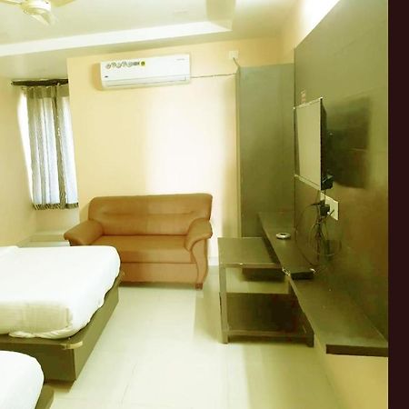 Vishnu Residency Mancherial Mancherāl Exterior foto